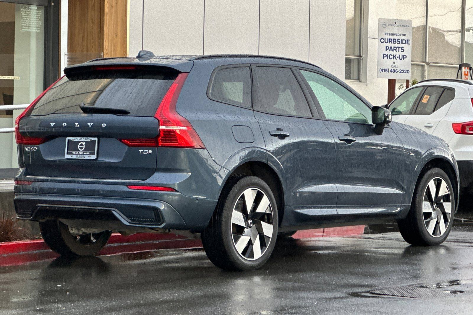 Used 2020 Volvo XC90 T8 Momentum w/ Protection Package AWD/4WD image 2