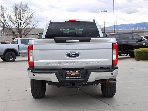 Used 2017 Ford F250 XLT w/ XLT Premium Package image 5