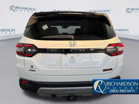 Used 2025 Honda Pilot TrailSport image 4