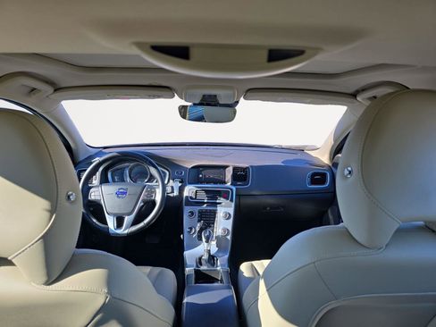 Used 2018 Volvo S60 T5 Inscription image 16