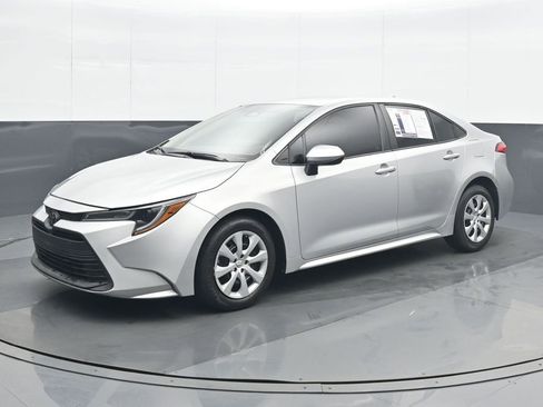 Used 2023 Toyota Corolla LE FWD image 2