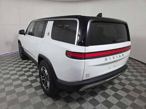 Used 2022 Rivian R1S Launch Edition image 3
