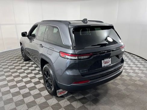 Used 2026 Jeep Grand Cherokee Altitude image 5