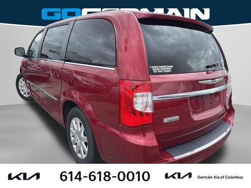 Used 2014 Chrysler Town & Country Touring FWD image 3