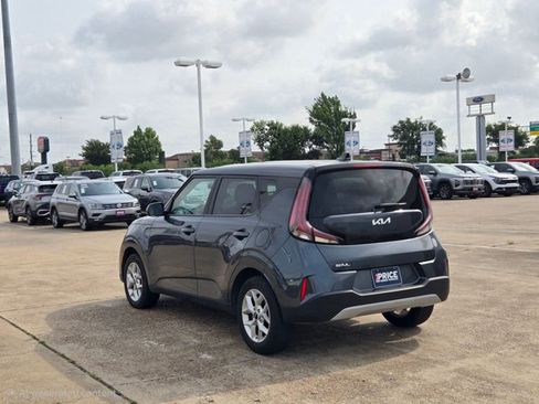 Used 2025 Kia Soul LX w/ LX Technology Package FWD image 7