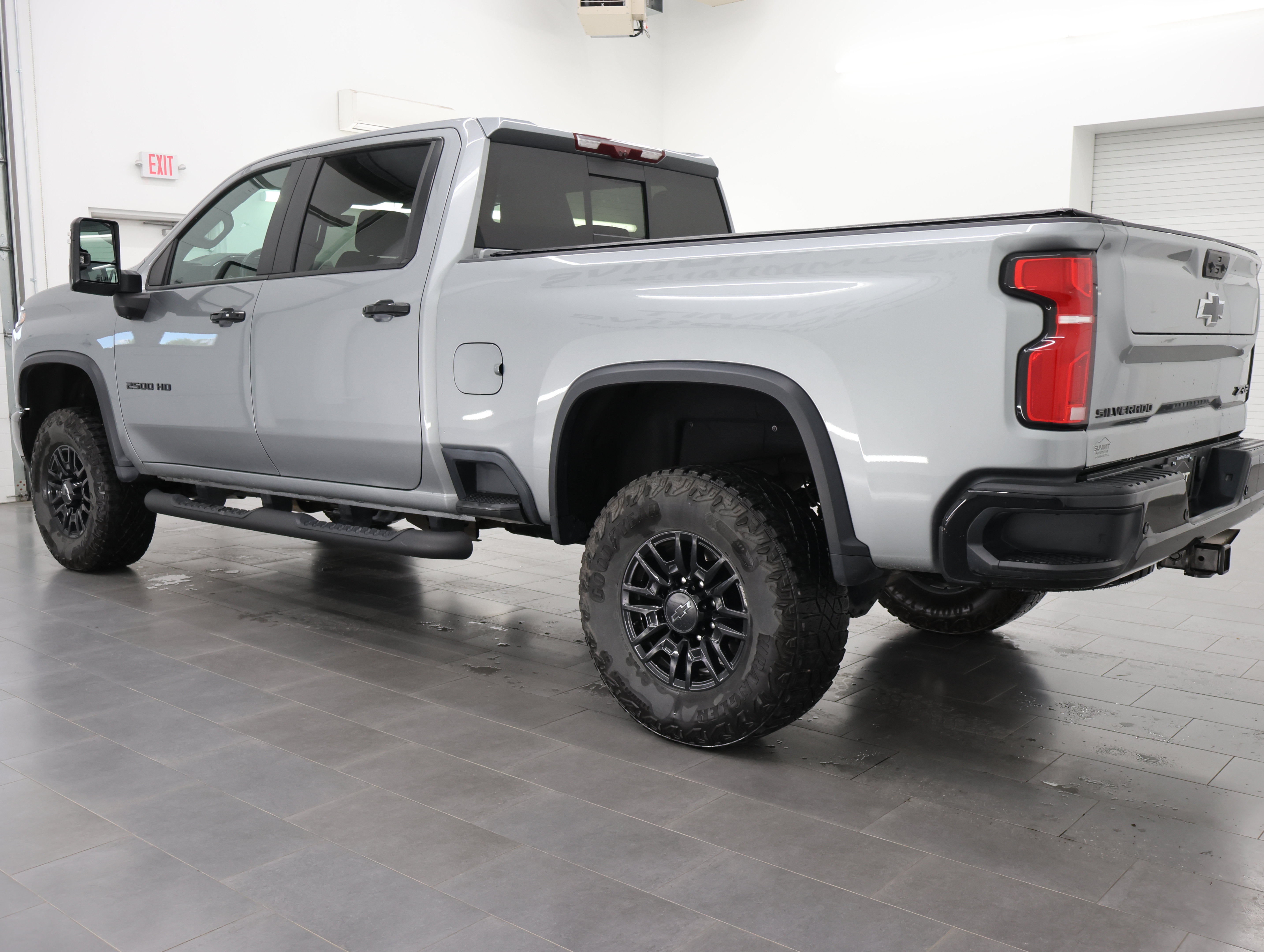 Used 2025 Chevrolet Silverado 2500 ZR2 w/ Technology Package AWD/4WD image 6