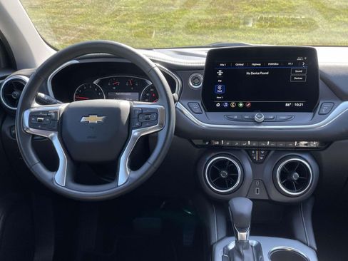 Used 2025 Chevrolet Blazer LT FWD image 12
