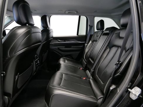 Certified 2023 Jeep Grand Cherokee Limited image 9