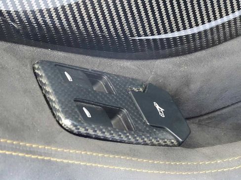 Used 2015 McLaren 650S Spider image 18