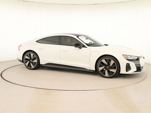 Used 2024 Audi e-tron GT Prestige image 9