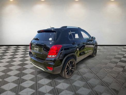 Used 2022 Chevrolet Trax LT w/ Redline Edition AWD/4WD image 6