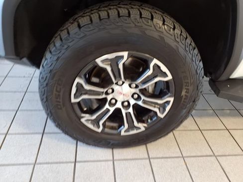 Used 2024 GMC Canyon AT4 AWD/4WD image 5