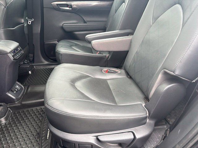 Used 2020 Toyota Highlander Platinum AWD/4WD image 12