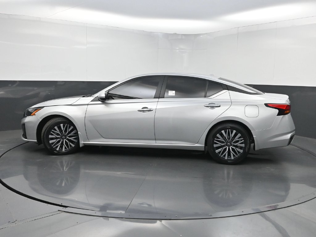 Used 2023 Nissan Altima 2.5 SV FWD image 38