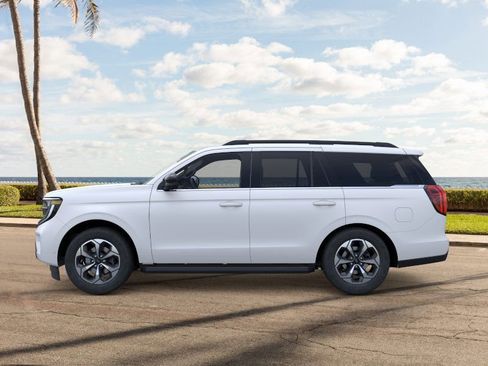 New 2026 Ford Expedition Active image 3
