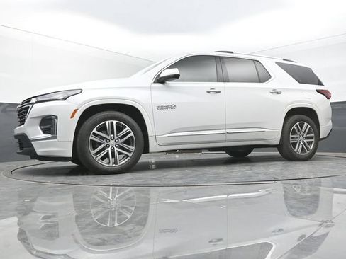 Used 2023 Chevrolet Traverse High Country FWD image 38
