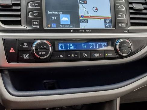 Used 2017 Toyota Highlander Limited AWD/4WD image 19