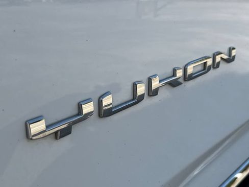 Used 2021 GMC Yukon XL SLT w/ SLT Luxury Package AWD/4WD image 6