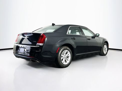 Used 2023 Chrysler 300 Touring image 9