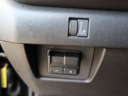 Used 2025 Chevrolet Colorado Trail Boss AWD/4WD image 19