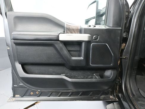 Used 2019 Ford F350 Lariat w/ Chrome Package image 20