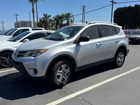 Used 2015 Toyota RAV4 LE FWD image 2