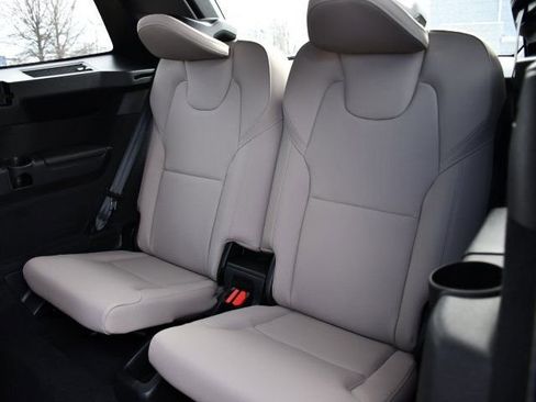 New 2026 Volvo XC90 B6 Plus w/ Protection Package Premier AWD/4WD image 17