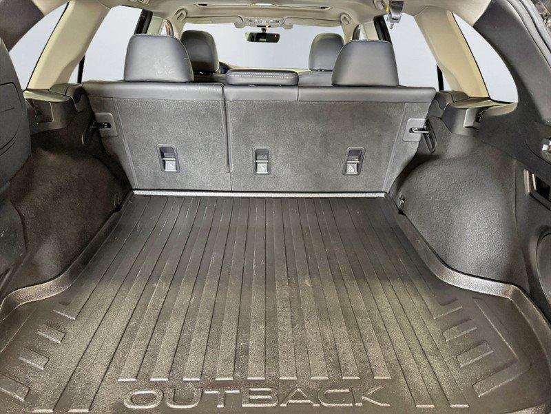 Used 2018 Subaru Outback 3.6R Limited AWD/4WD image 23