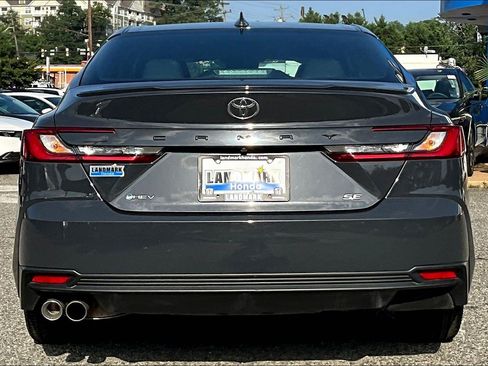 Used 2025 Toyota Camry SE FWD image 4