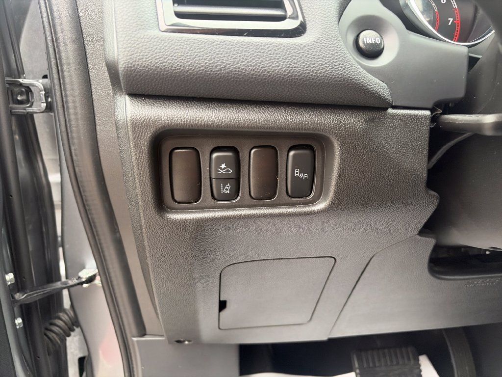 Used 2025 Mitsubishi Outlander Sport SE AWD/4WD image 29