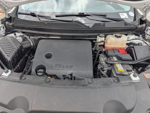 Used 2021 Chevrolet Traverse LT FWD image 14