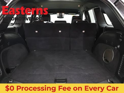 Used 2017 Jeep Grand Cherokee Laredo AWD/4WD image 9