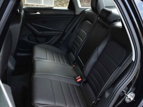 Used 2024 Volkswagen Jetta SE image 11