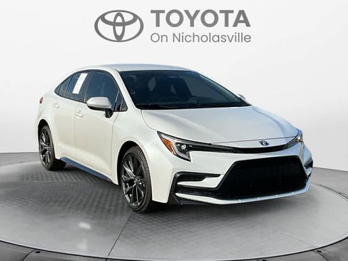 Used 2025 Toyota Corolla SE FWD image 7