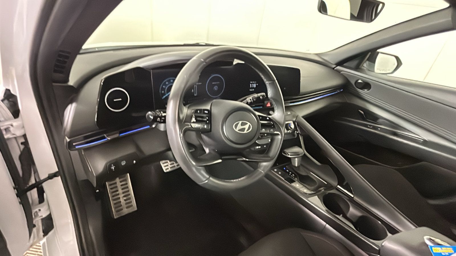 Used 2025 Hyundai Elantra SEL FWD image 16