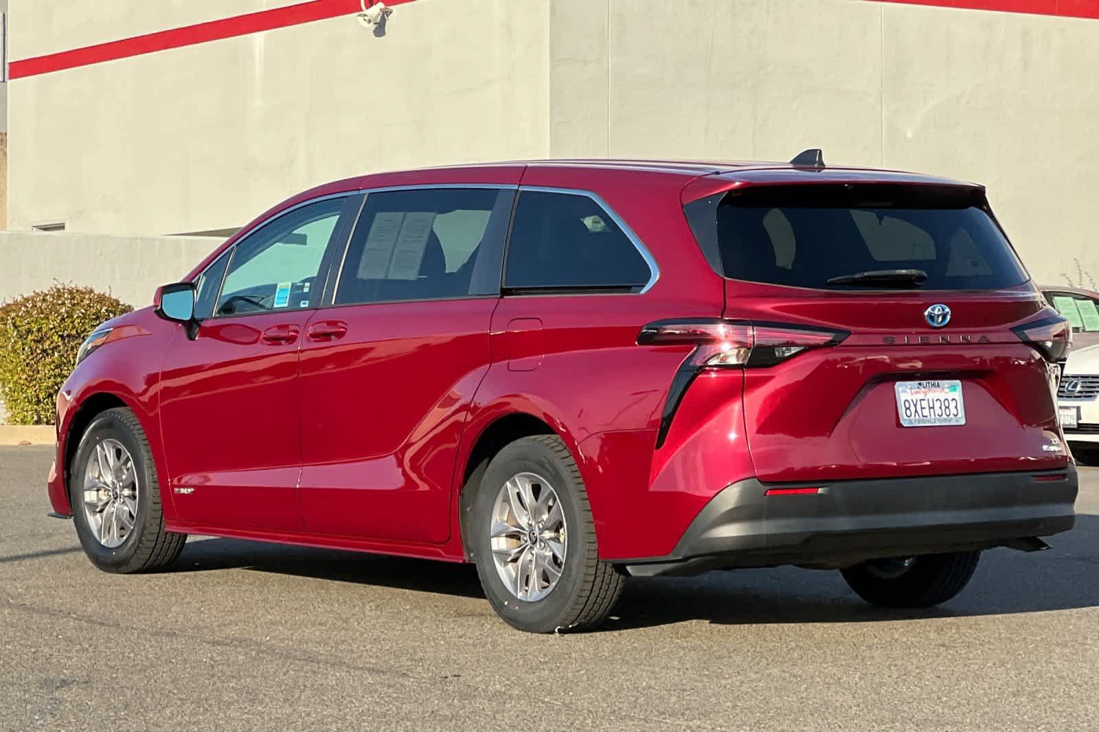 Certified 2021 Toyota Sienna LE FWD image 7