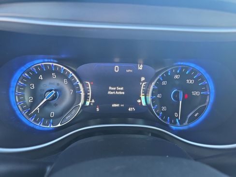 Used 2023 Chrysler Pacifica Touring-L image 24