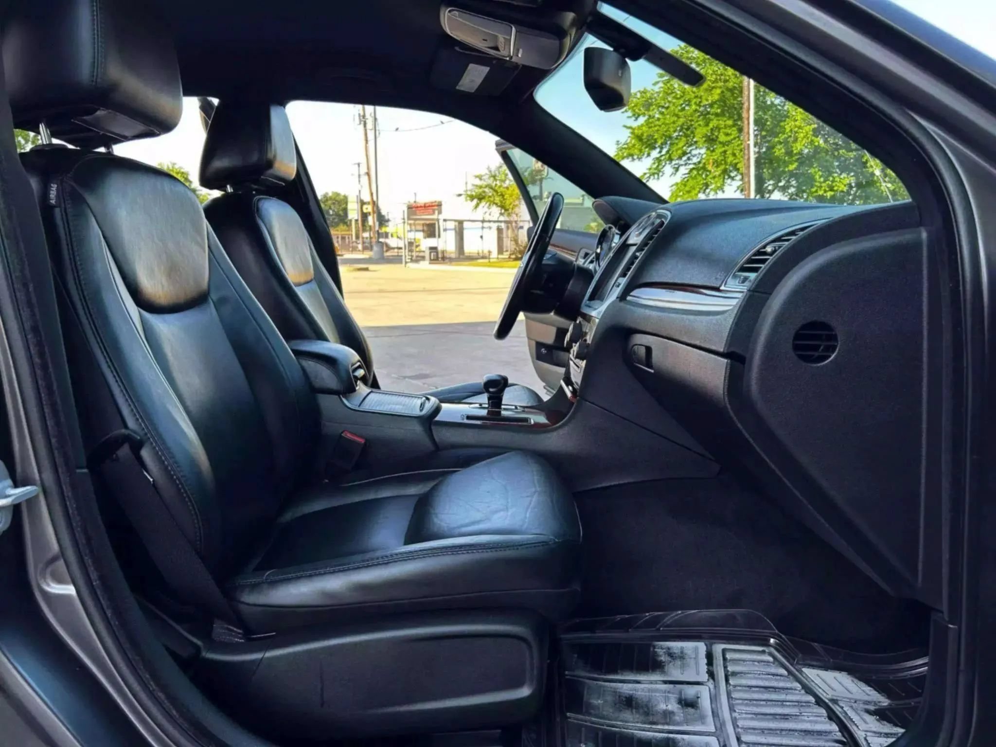 Used 2013 Chrysler 300 RWD image 18
