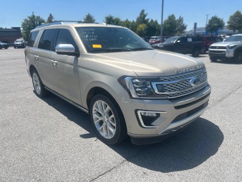 Used 2018 Ford Expedition Platinum AWD/4WD image 3
