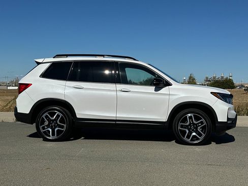 Used 2023 Honda Passport Elite image 3