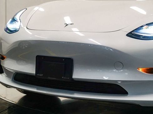 Used 2023 Tesla Model 3 Standard Range image 8