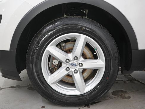 Used 2016 Ford Explorer XLT w/ Equipment Group 202A AWD/4WD image 30