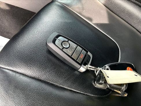 Used 2022 Ford Edge Titanium AWD/4WD image 10