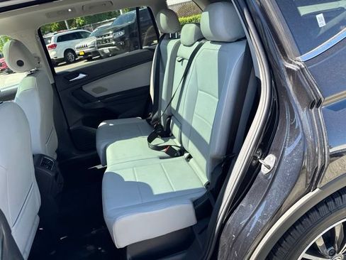 Used 2018 Volkswagen Tiguan SEL AWD/4WD image 14