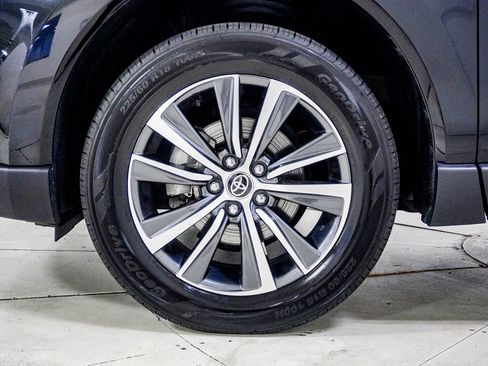 Used 2023 Toyota Venza LE AWD/4WD image 17