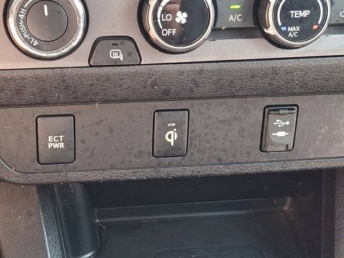 Used 2017 Toyota Tacoma TRD Off-Road w/ Tow Package (A/T) AWD/4WD image 24