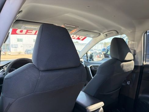 Used 2021 Toyota RAV4 LE image 28