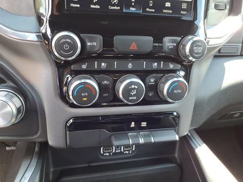 Used 2024 RAM 1500 Laramie AWD/4WD image 14