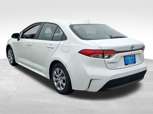 Used 2025 Toyota Corolla LE image 4
