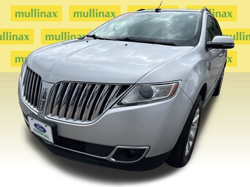 Used 2013 Lincoln MKX FWD image 9